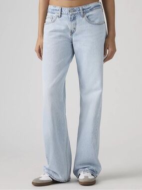Levi's Light Wash Low and Loose Jeans - Size 29x32